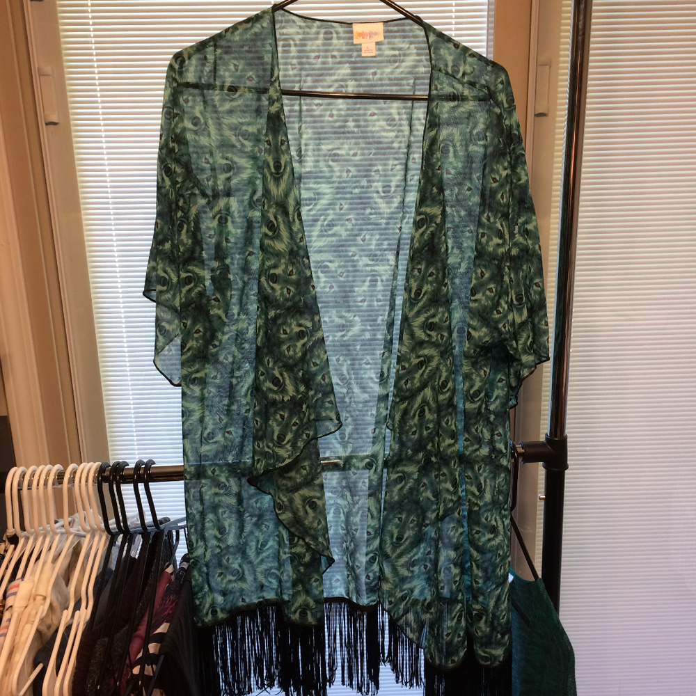 LuLaRoe green wolf Monroe Kimono
